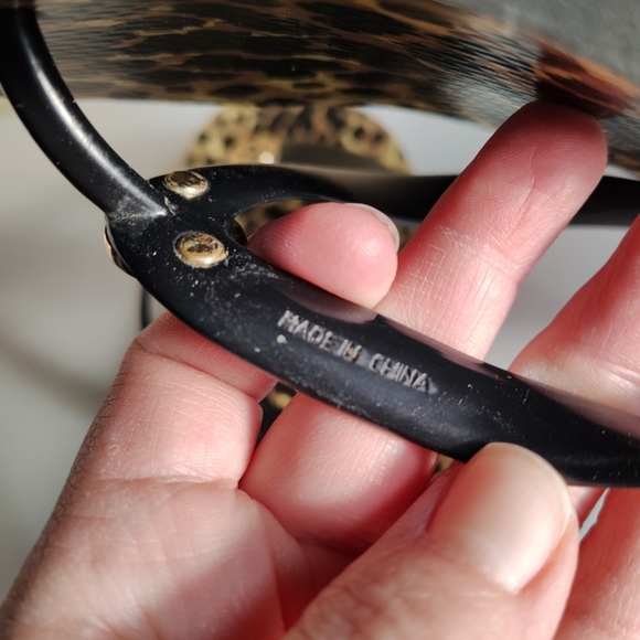 Tory Burch Women's Animal Print Monogram Thong Sandals Flip Flops Sz 9-Beach - Picture 8 of 8